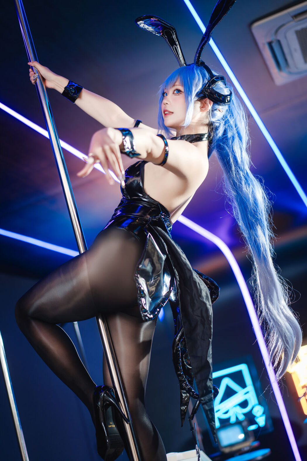 Coser@小完能干脆面qvq – 花园 黑丝兔女郎