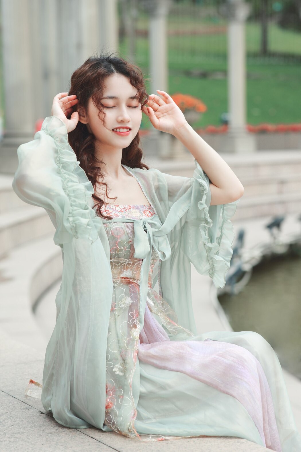 YiTuYu艺图语 Vol.1993 Liu Qi