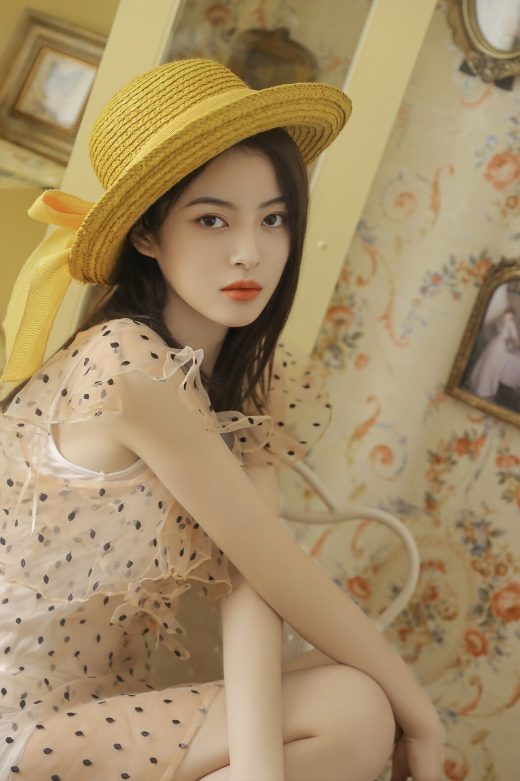 YiTuYu艺图语 Vol.2084 Hu Yun En