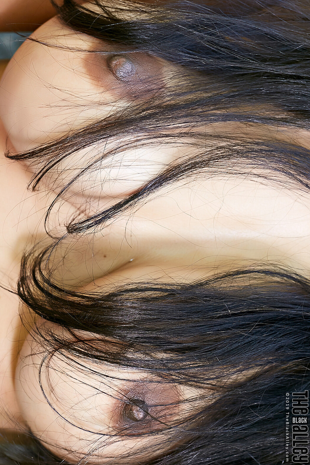 Leah The Black Alley Photobook Set.01