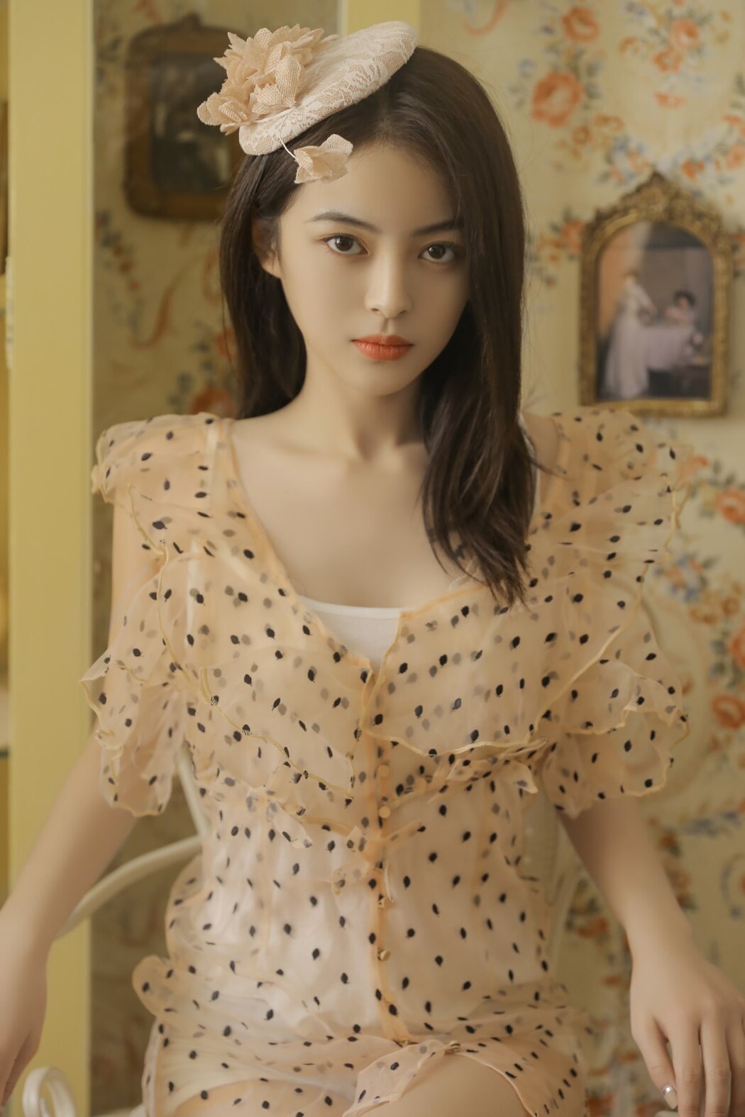 YiTuYu艺图语 Vol.2084 Hu Yun En