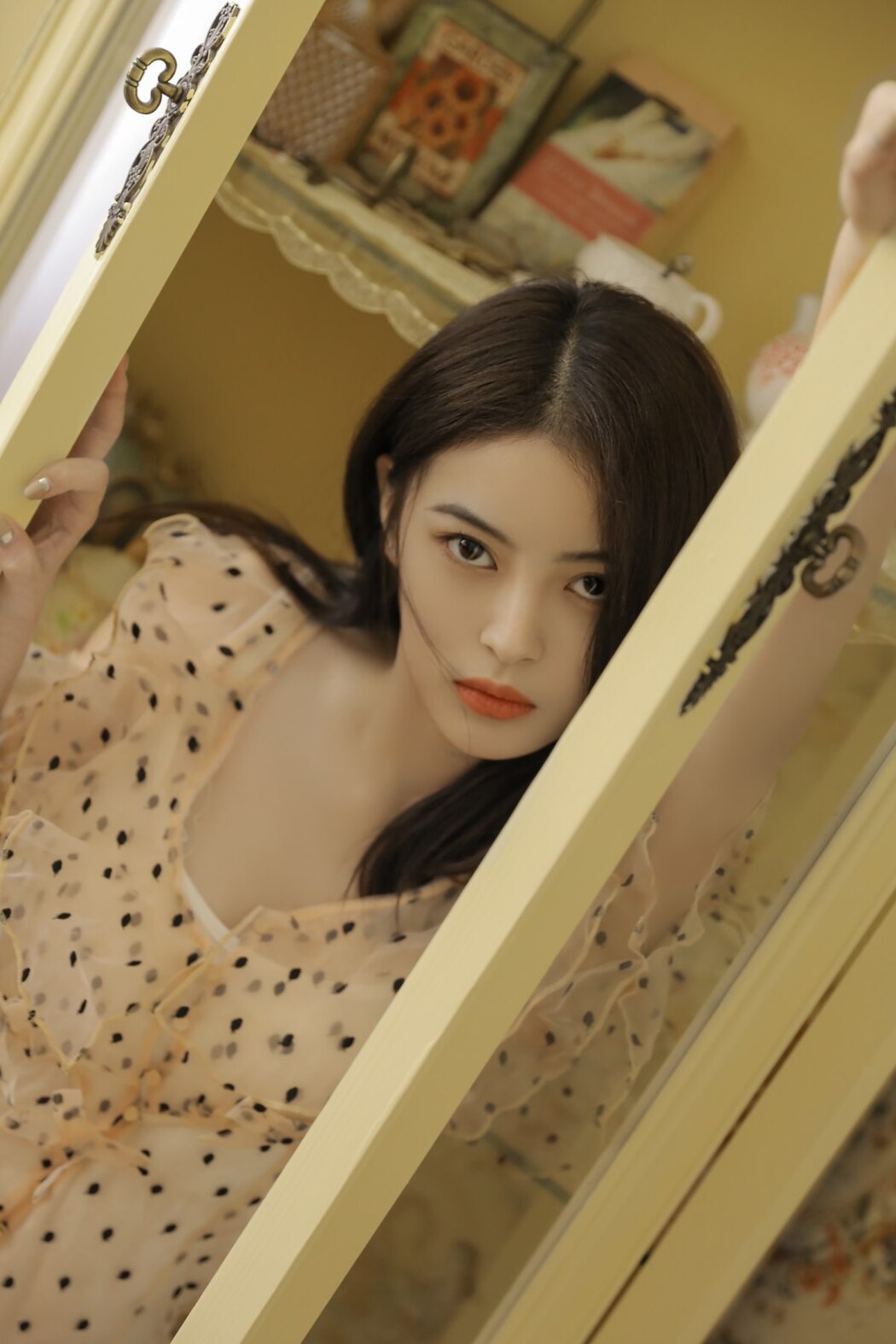 YiTuYu艺图语 Vol.2084 Hu Yun En
