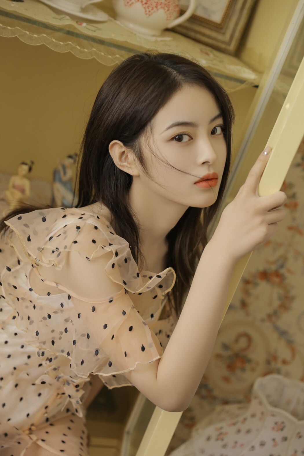 YiTuYu艺图语 Vol.2084 Hu Yun En
