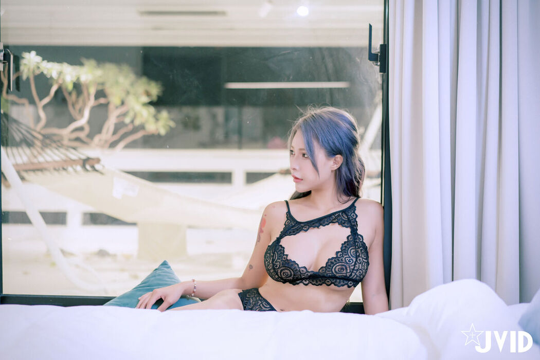 JVID Ai Fei 艾妃 – 神級美巨乳艾妃的情慾之夜 首次雙人情慾大尺 騎乘式解鎖