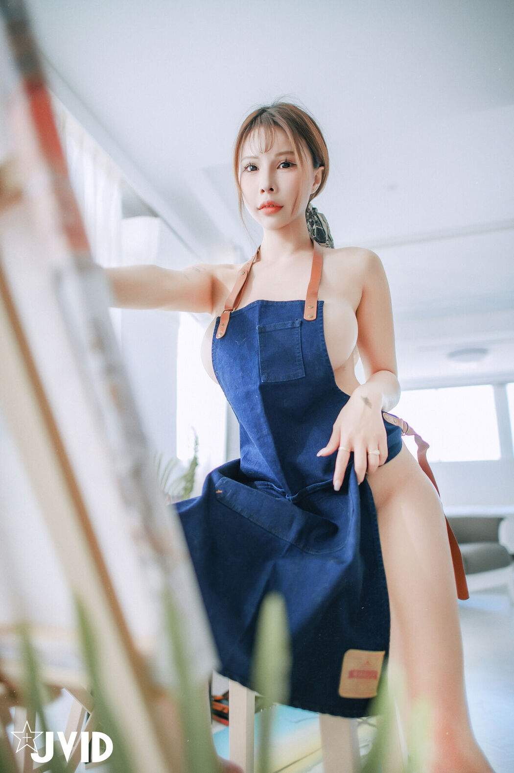 JVID Ai Fei 艾妃 – 一手無法掌握 I級核彈 艾妃 禽色繪師の巨汝誘惑 Part1