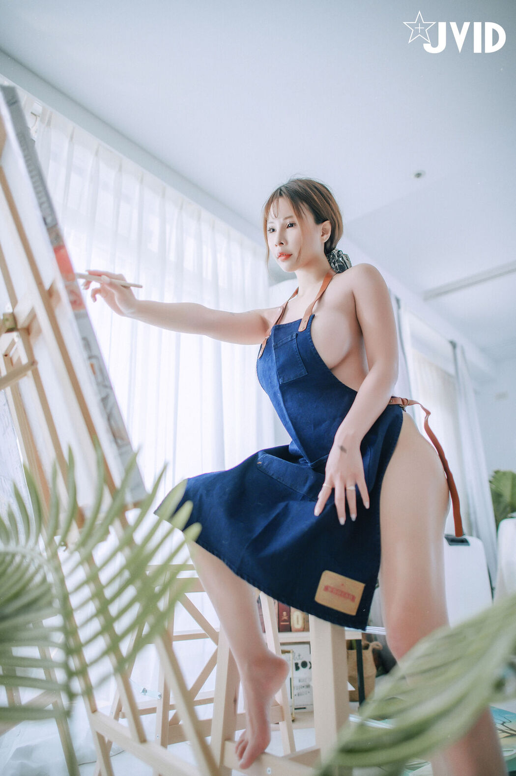 JVID Ai Fei 艾妃 – 一手無法掌握 I級核彈 艾妃 禽色繪師の巨汝誘惑 Part2