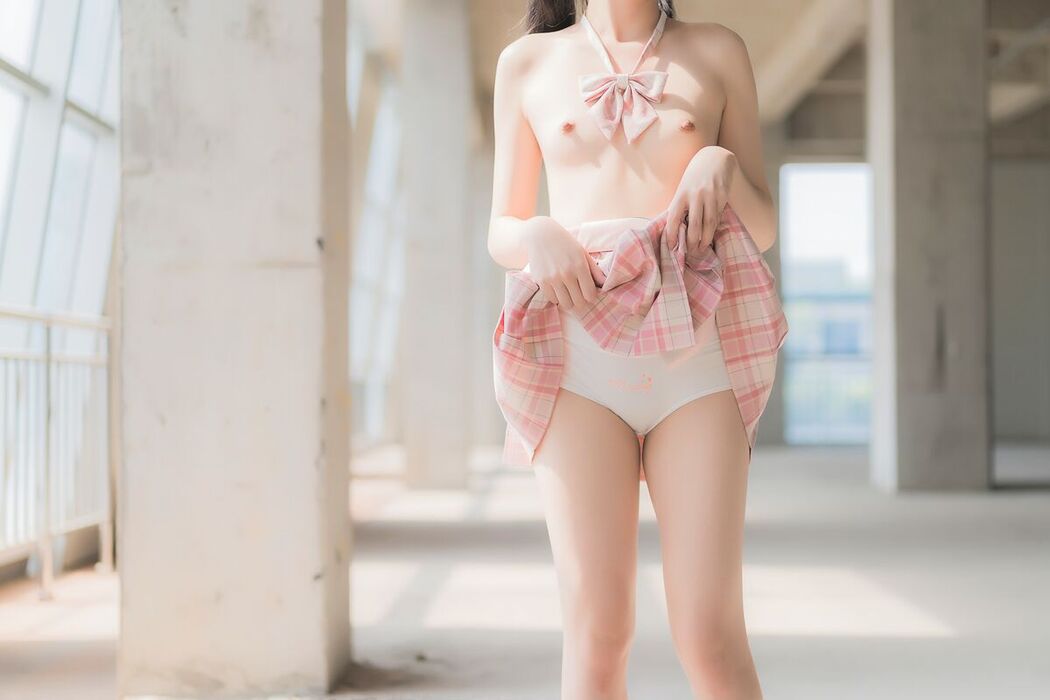 Coser@杪夏 – 制服露出