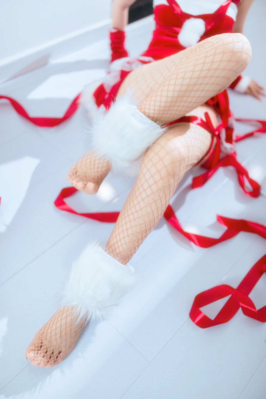 Coser@洛桑w伊梓 – 网袜丝带兔兔