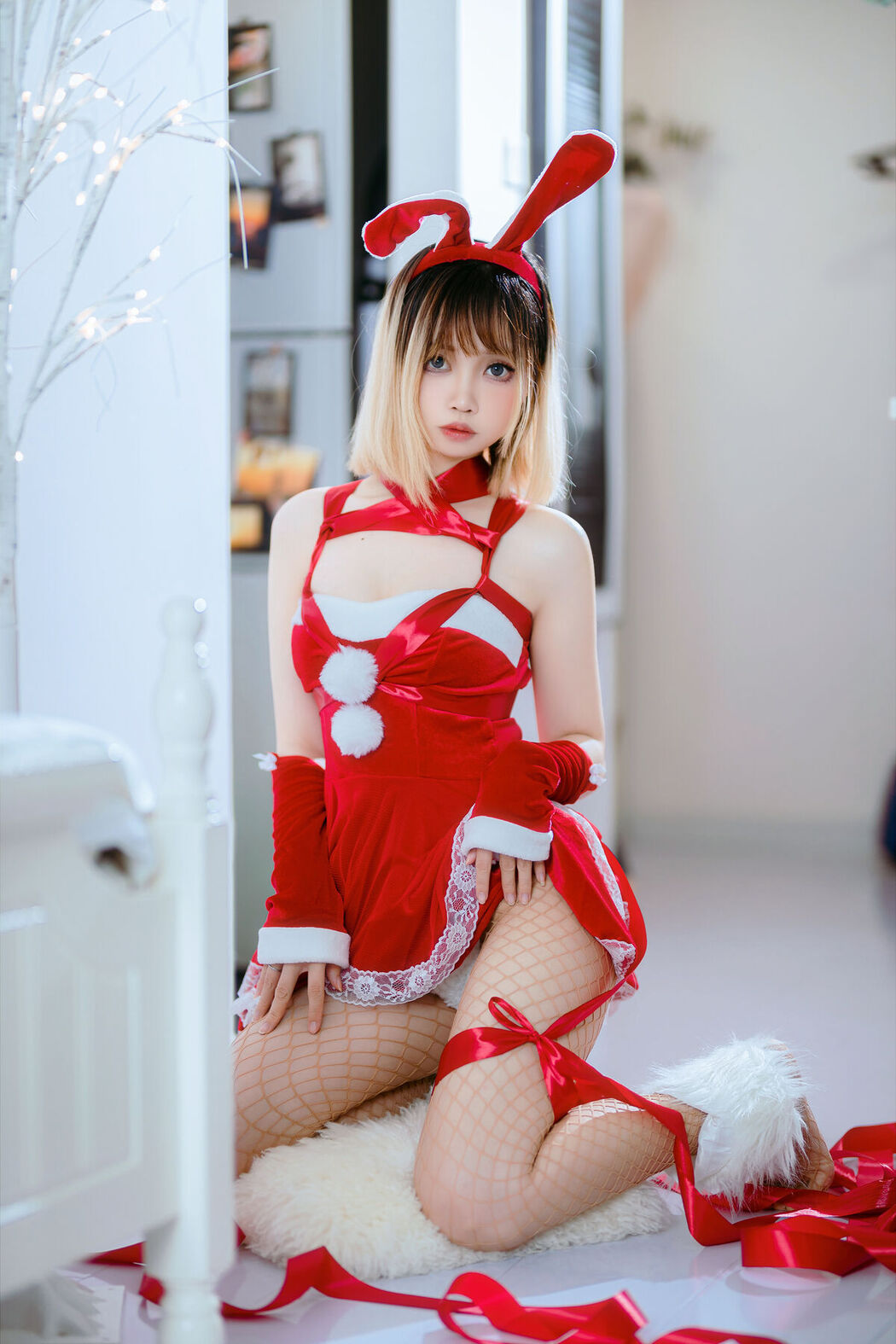 Coser@洛桑w伊梓 – 网袜丝带兔兔