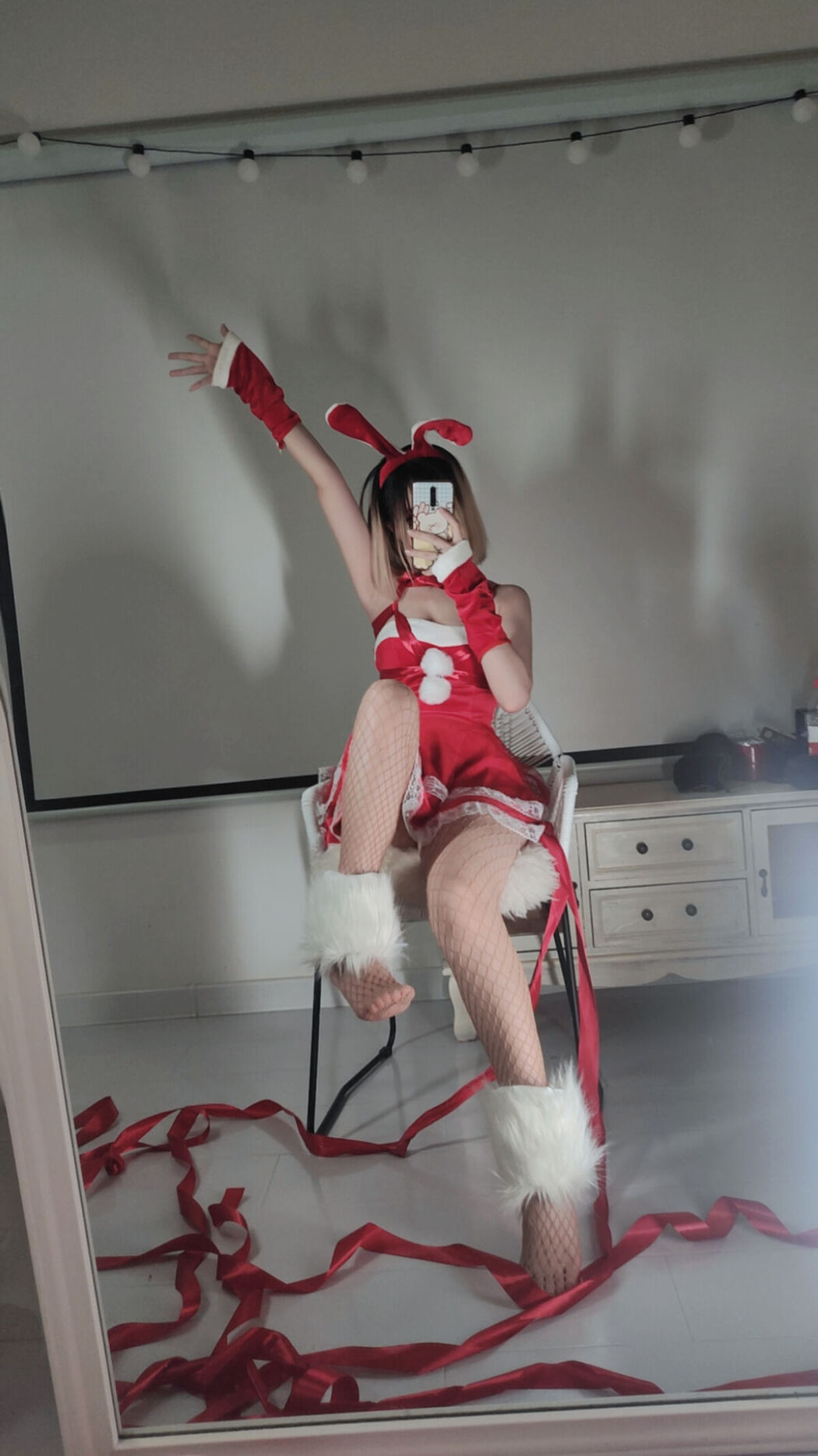 Coser@洛桑w伊梓 – 网袜丝带兔兔