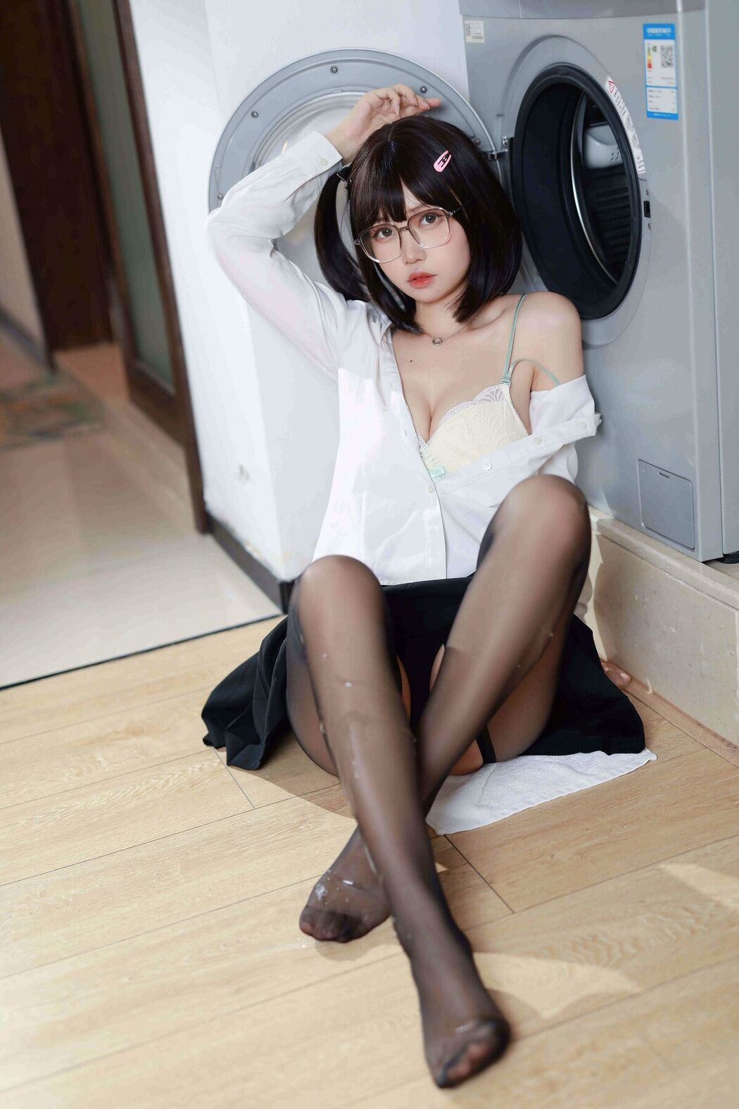 Coser@洛桑w伊梓 – 眼镜妹妹