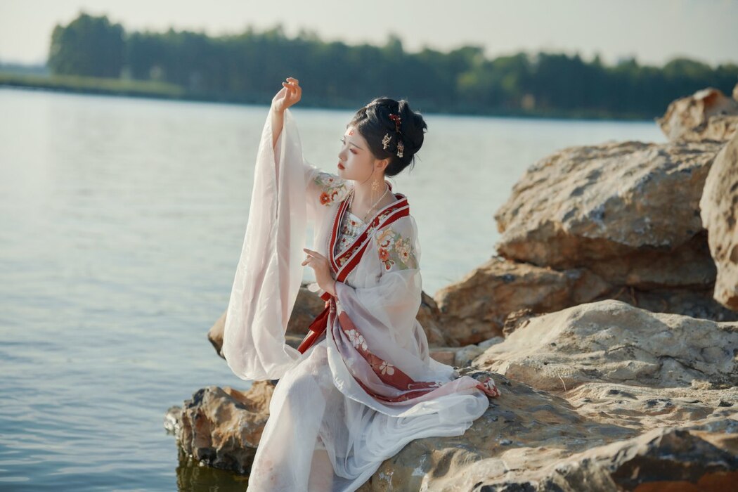 YiTuYu艺图语 Vol.2242 Yue Li