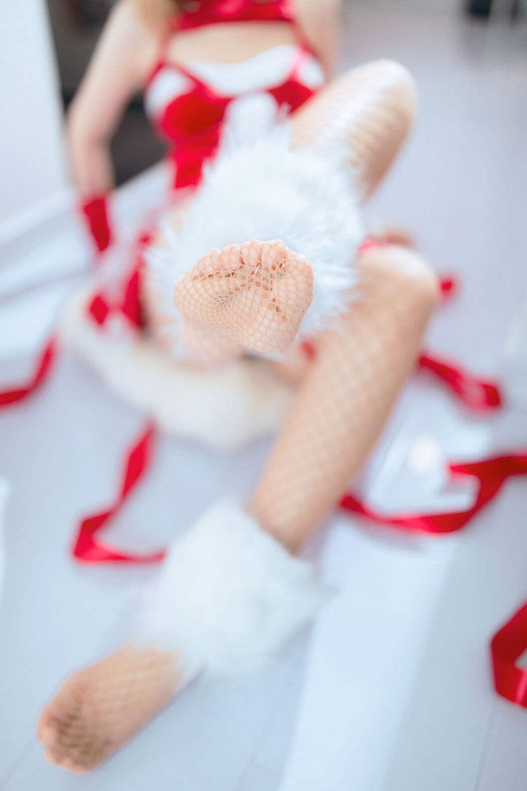 Coser@洛桑w伊梓 – 网袜丝带兔兔