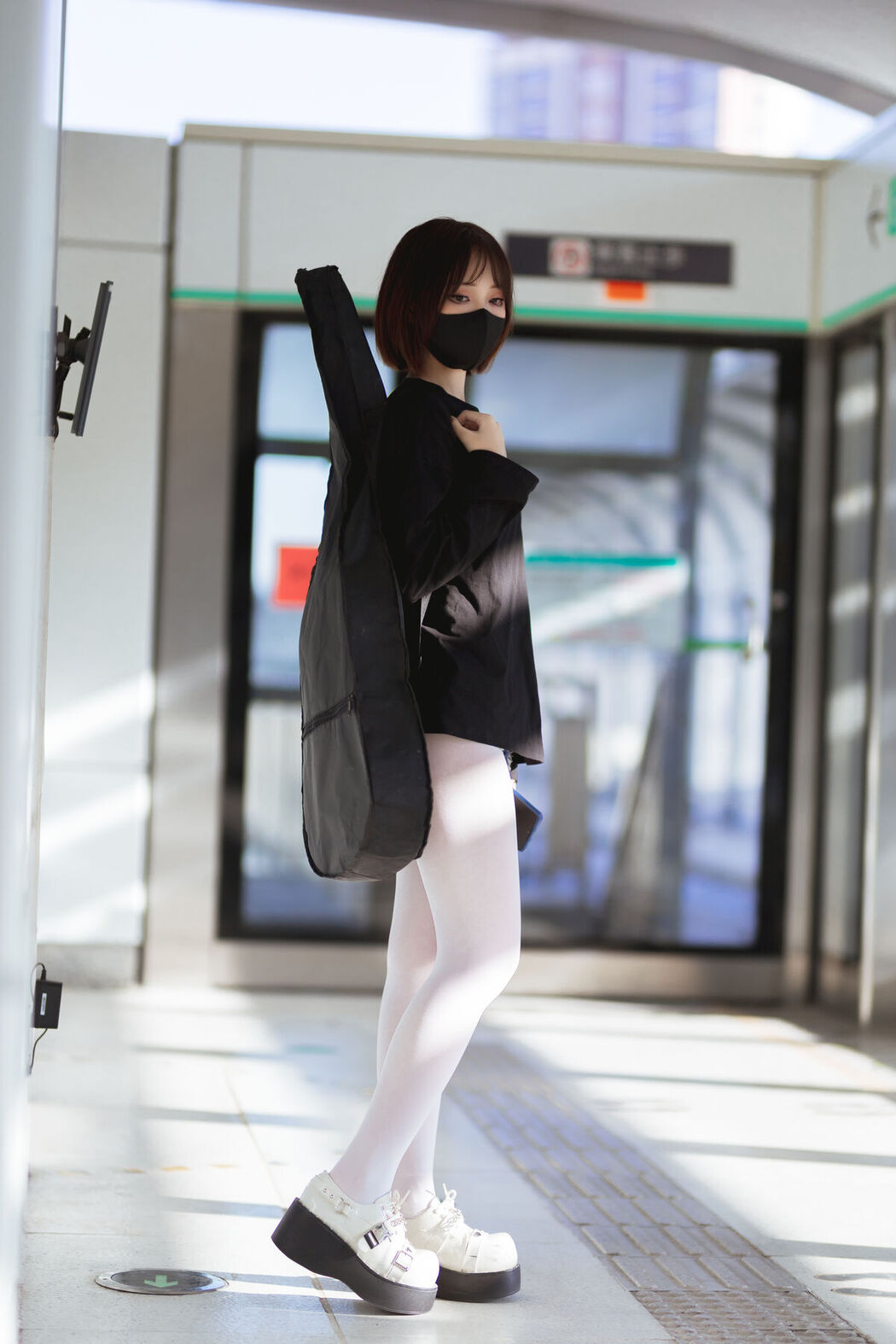 Coser@洛桑w伊梓 – 地铁吉他