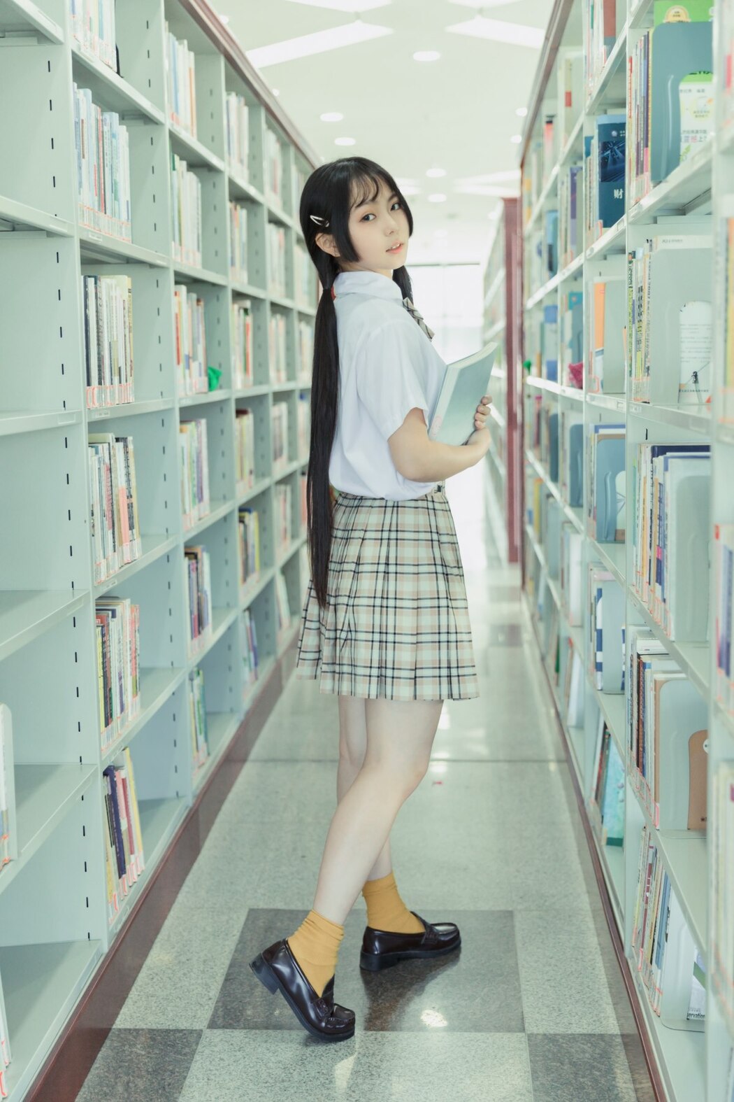 YiTuYu艺图语 Vol.2212 Qian Mo Hong Chen