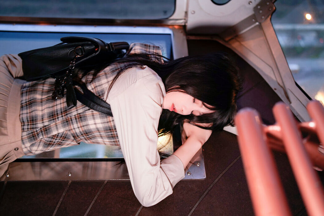 Coser@桜桃喵 – 制服摩天轮