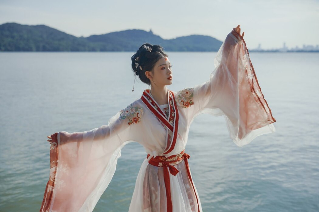YiTuYu艺图语 Vol.2242 Yue Li