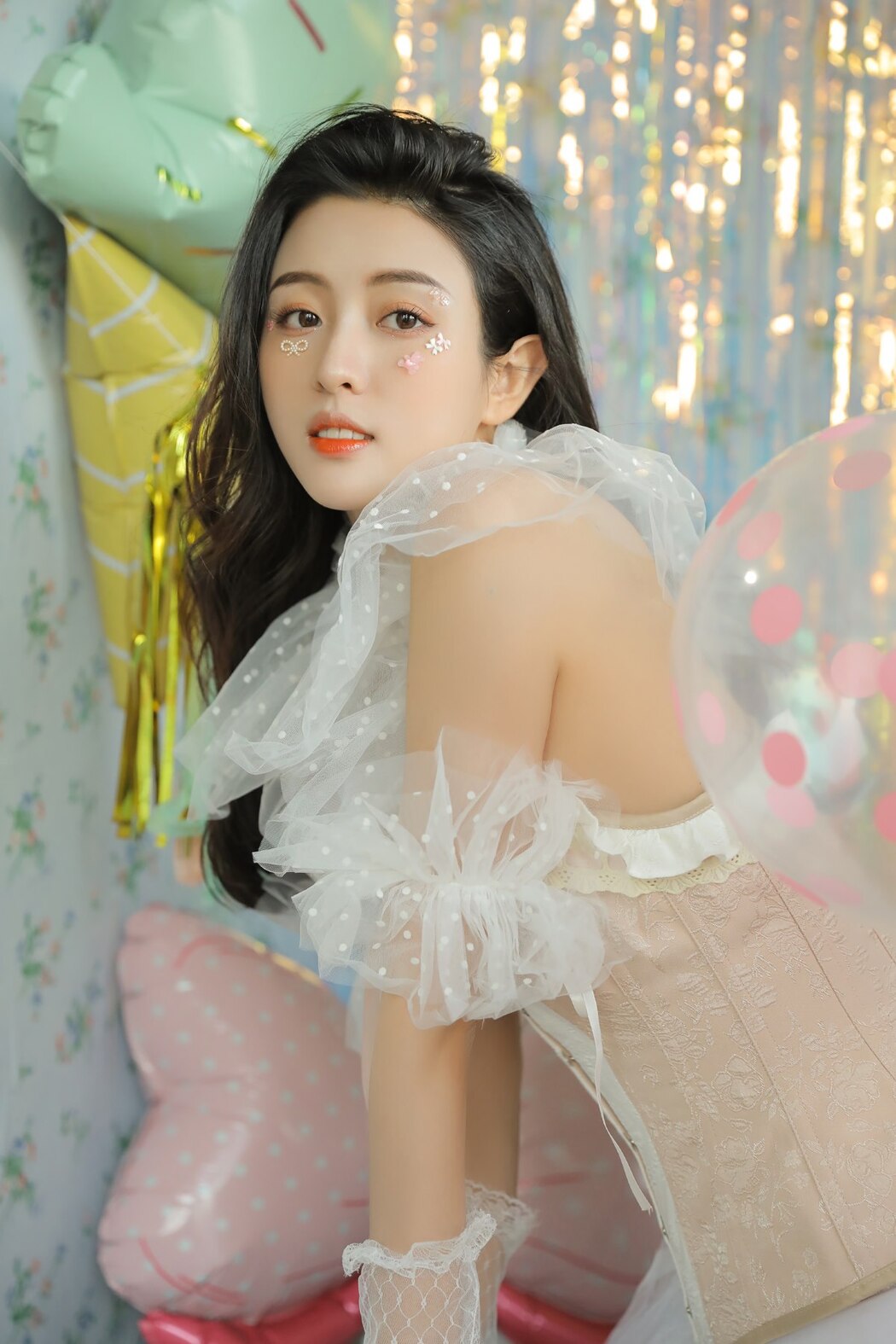 YiTuYu艺图语 Vol.2211 Zhou Qian Qian A