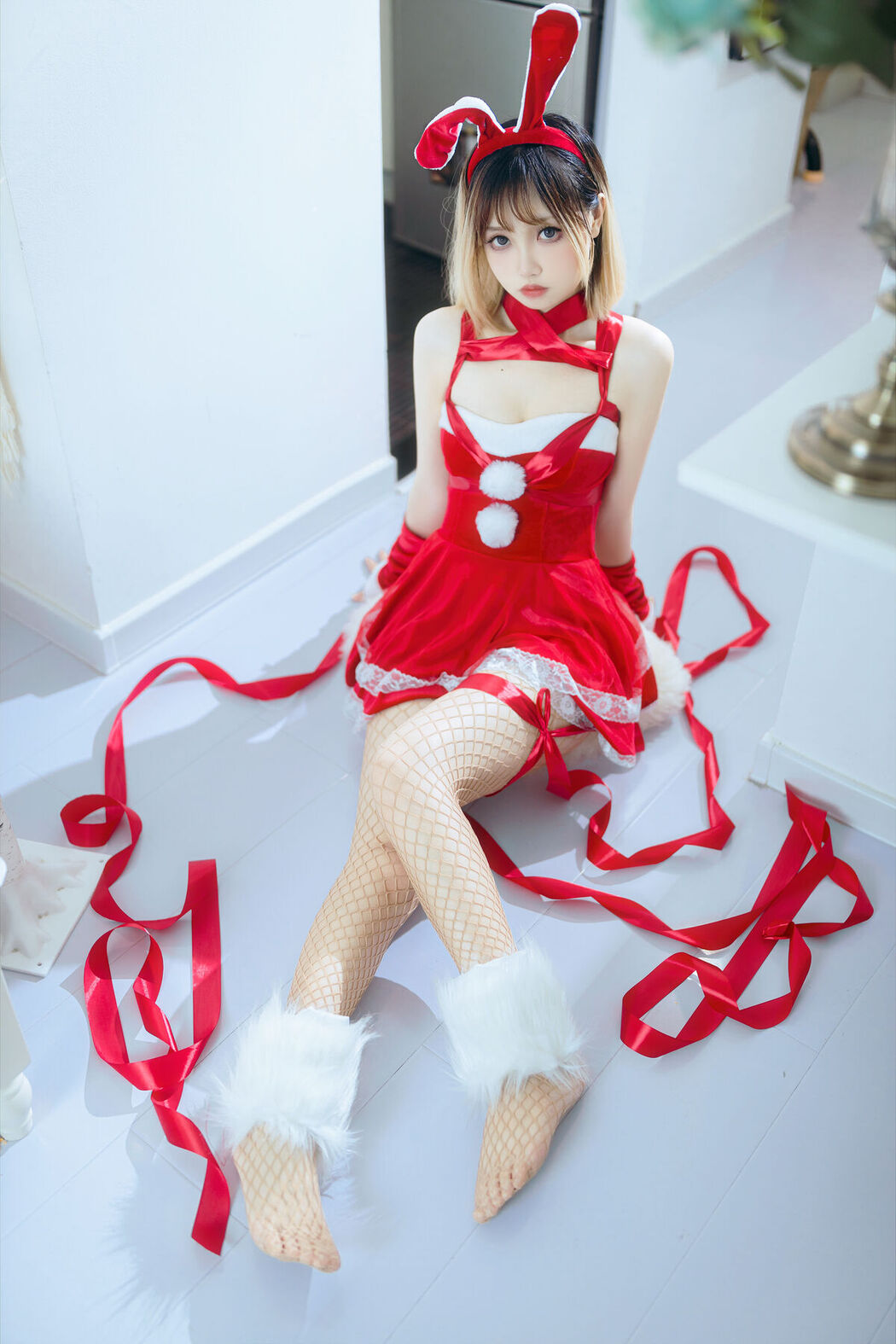 Coser@洛桑w伊梓 – 网袜丝带兔兔
