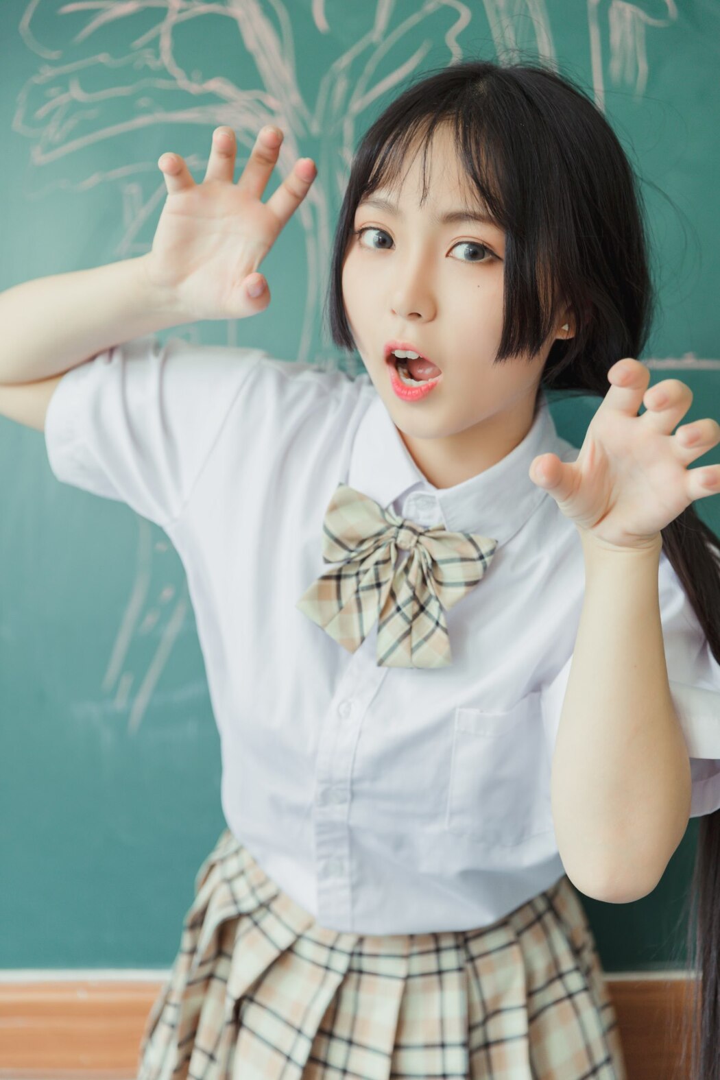 YiTuYu艺图语 Vol.2212 Qian Mo Hong Chen