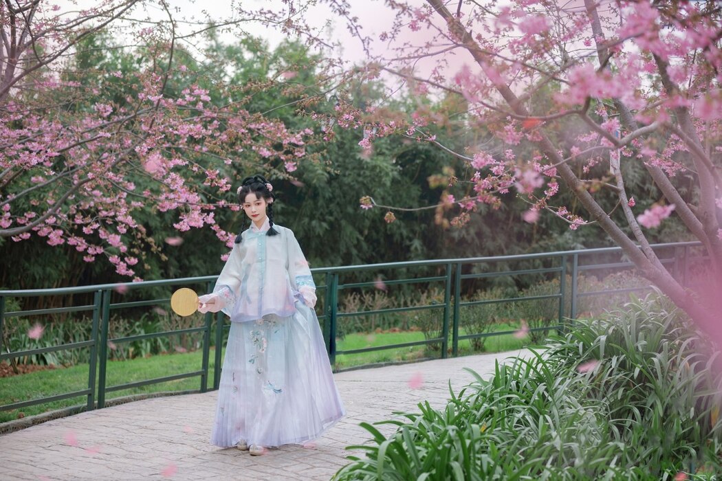 YiTuYu艺图语 Vol.2253 Li Yi Yi