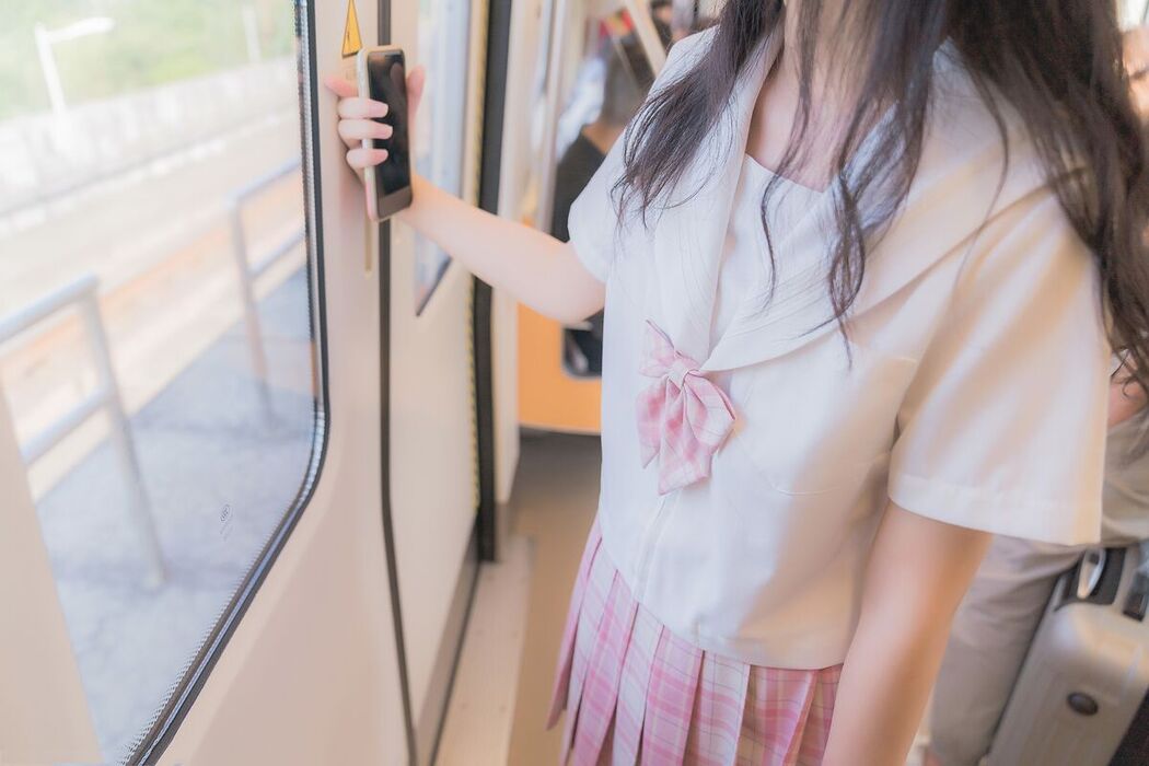Coser@杪夏 – 制服露出