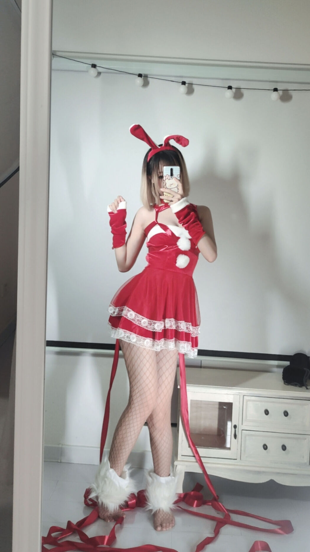 Coser@洛桑w伊梓 – 网袜丝带兔兔