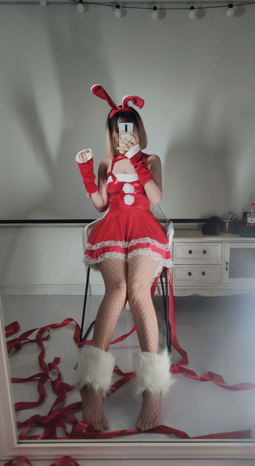 Coser@洛桑w伊梓 – 网袜丝带兔兔