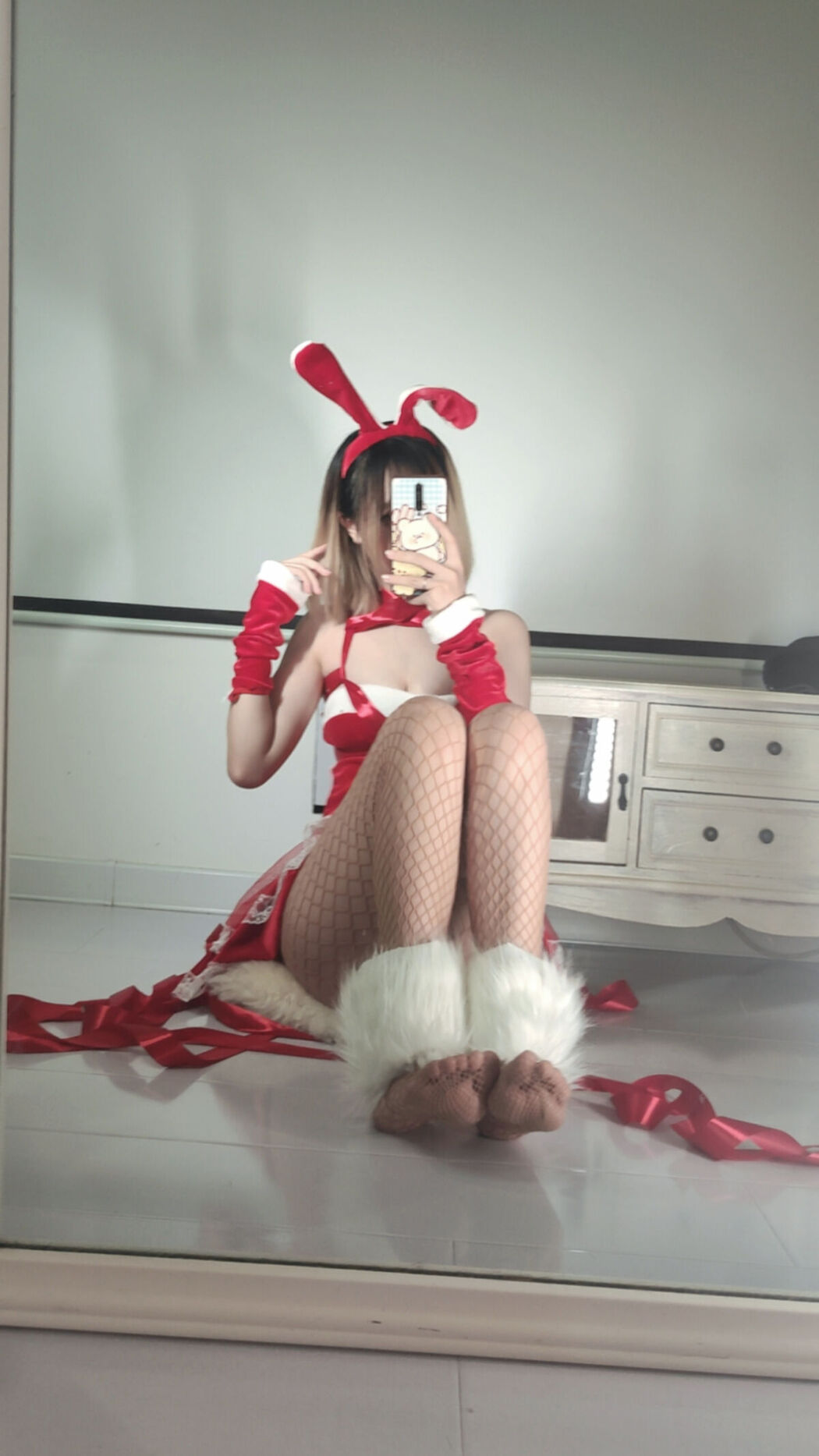 Coser@洛桑w伊梓 – 网袜丝带兔兔