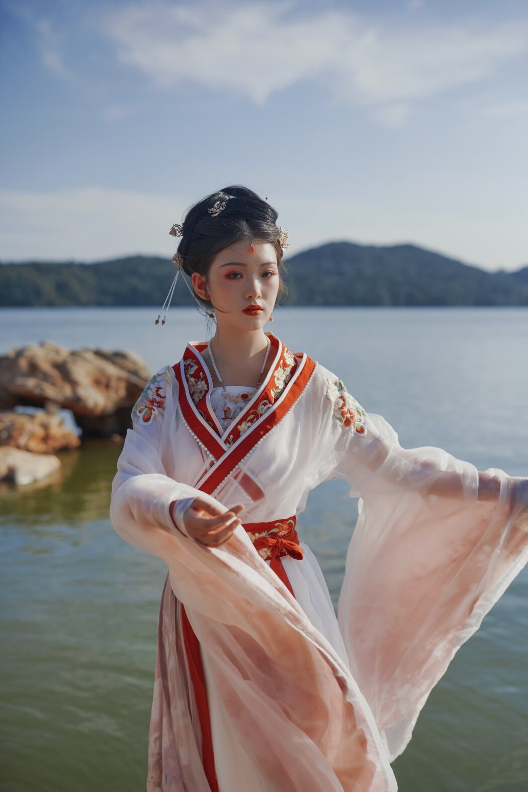 YiTuYu艺图语 Vol.2242 Yue Li