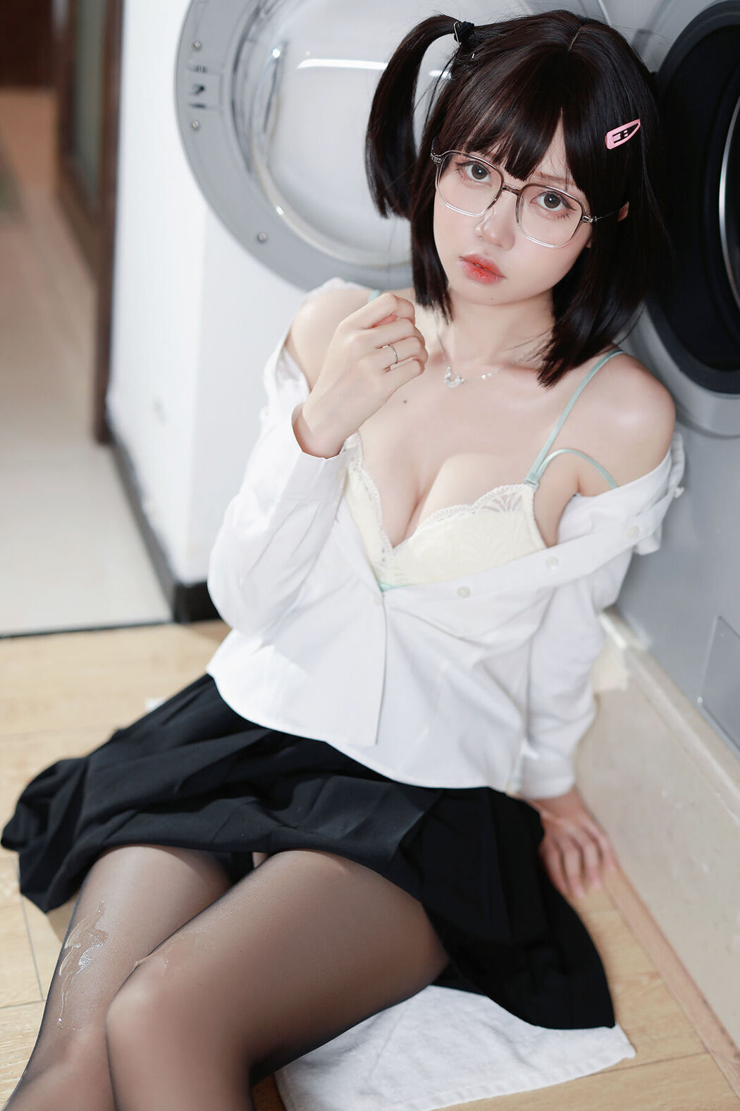 Coser@洛桑w伊梓 – 眼镜妹妹 Cover Photo