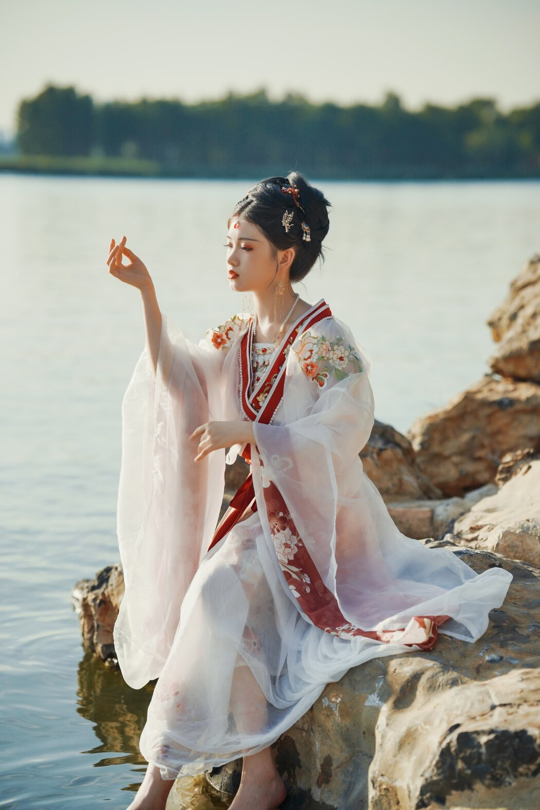 YiTuYu艺图语 Vol.2242 Yue Li