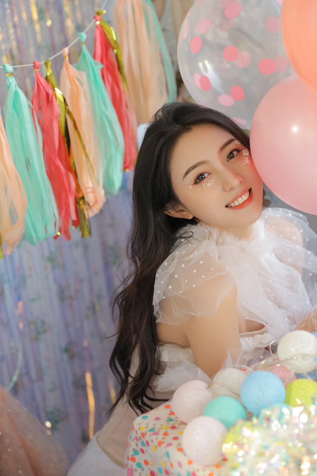 YiTuYu艺图语 Vol.2211 Zhou Qian Qian A
