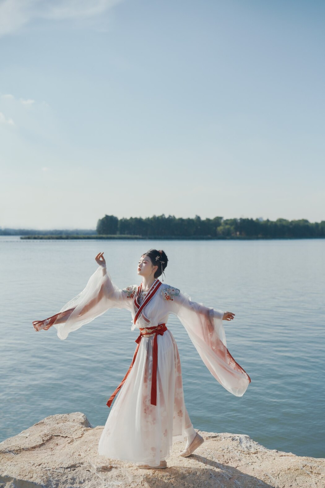 YiTuYu艺图语 Vol.2242 Yue Li