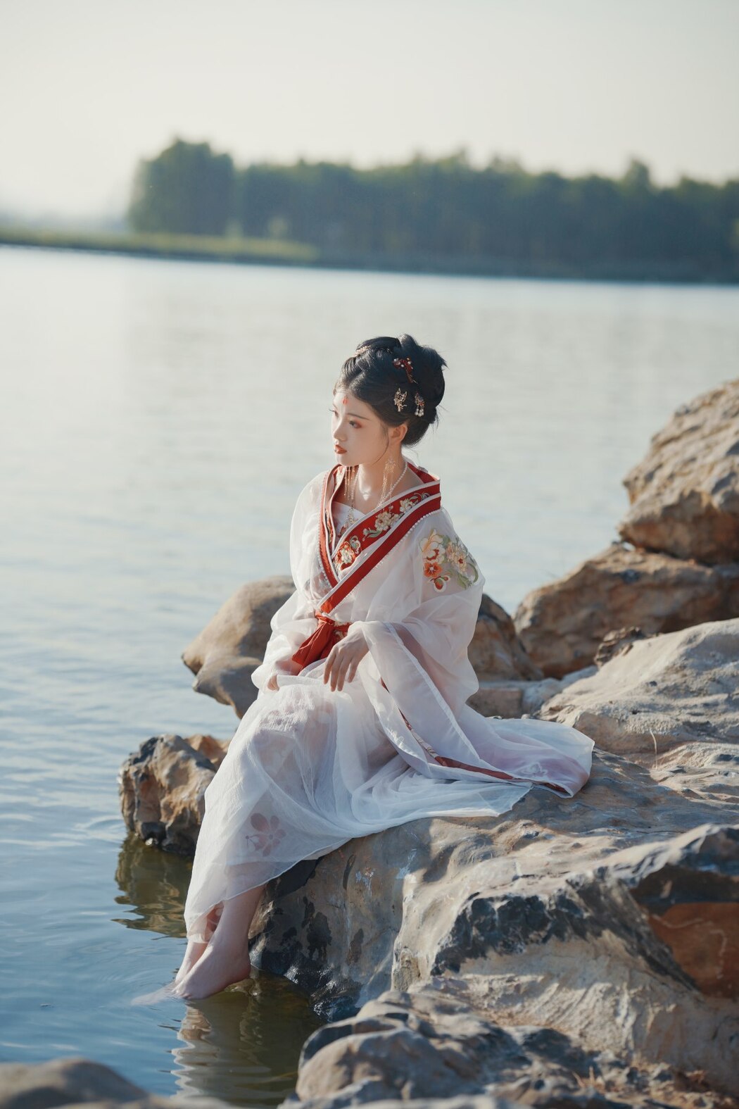 YiTuYu艺图语 Vol.2242 Yue Li