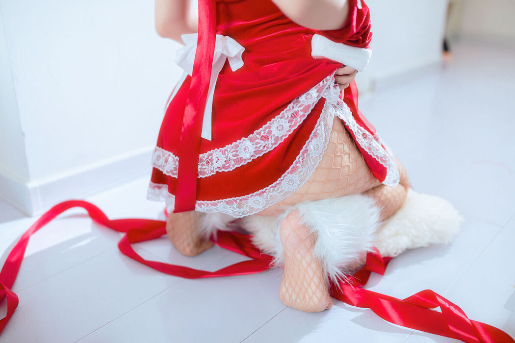 Coser@洛桑w伊梓 – 网袜丝带兔兔