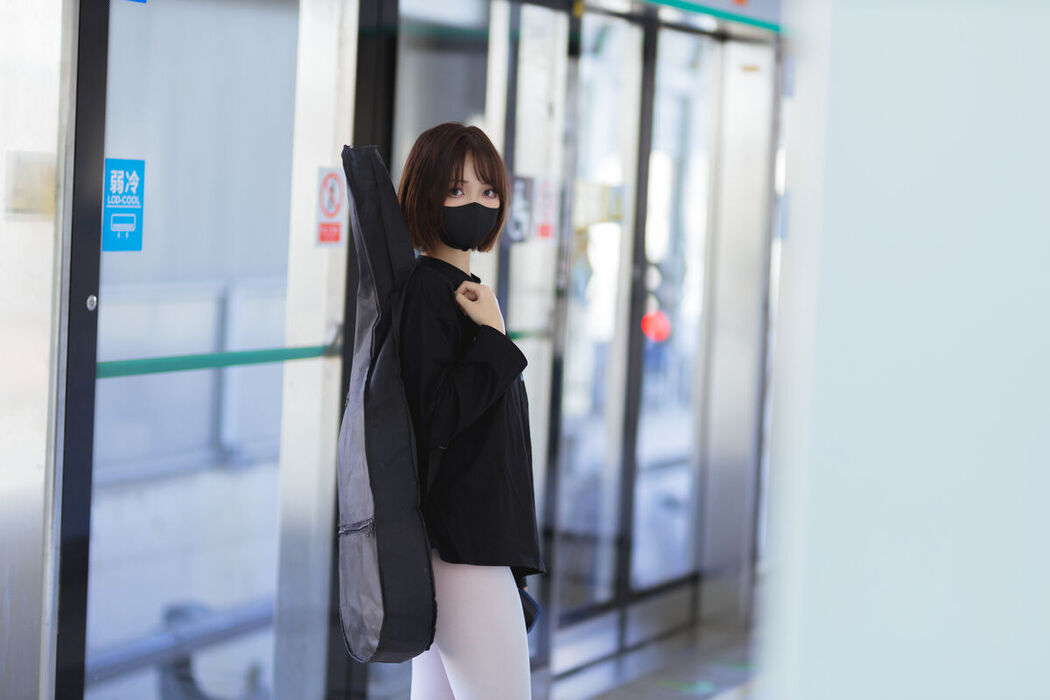 Coser@洛桑w伊梓 – 地铁吉他