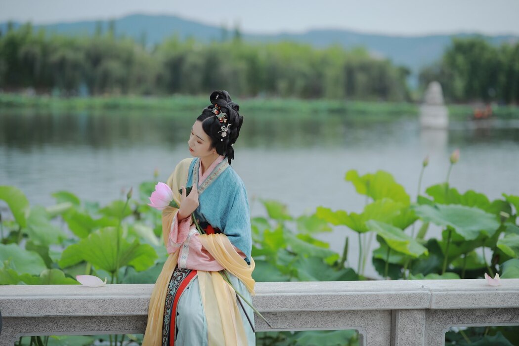 YiTuYu艺图语 Vol.2223 Yu Jin