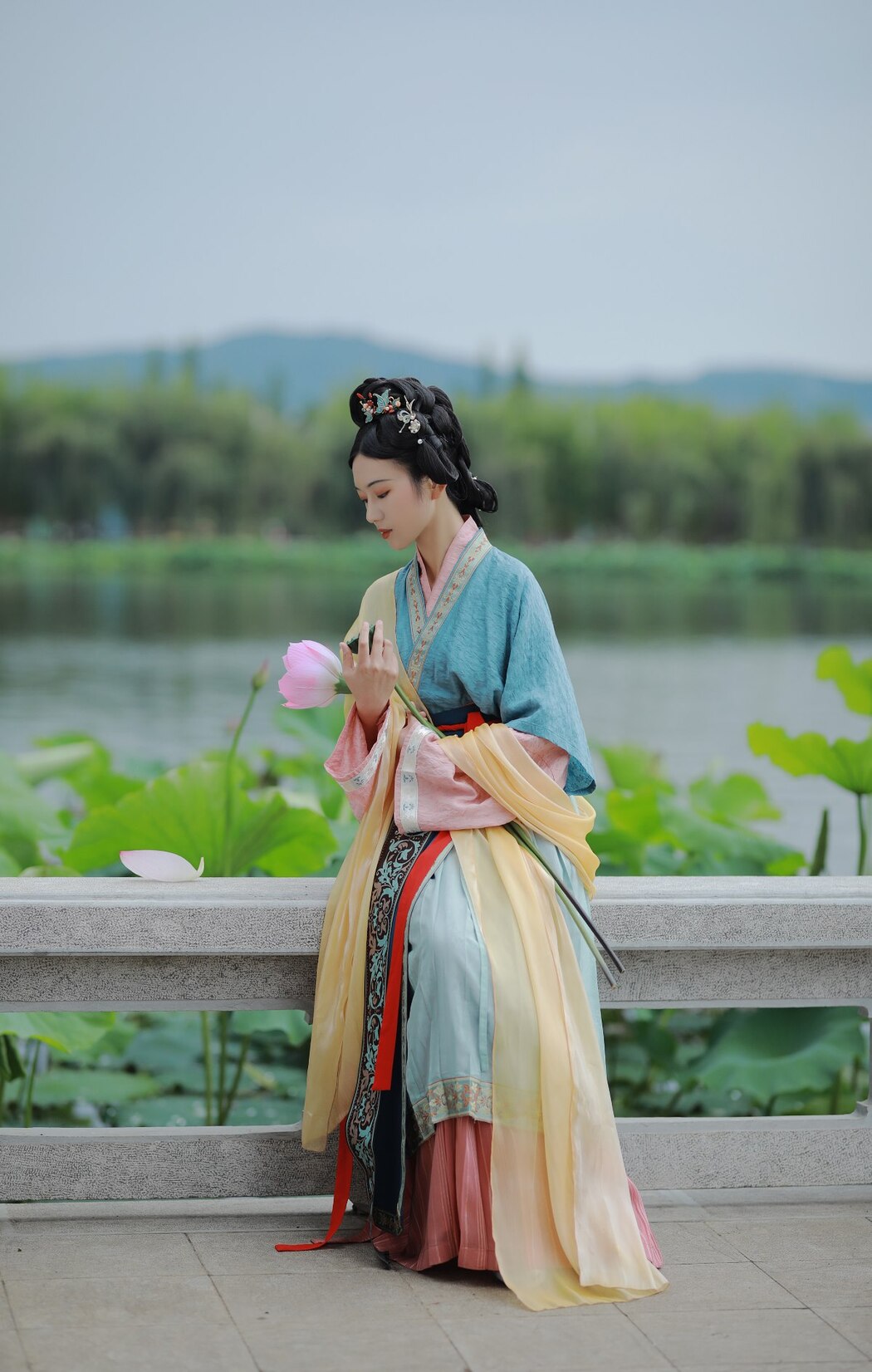 YiTuYu艺图语 Vol.2223 Yu Jin