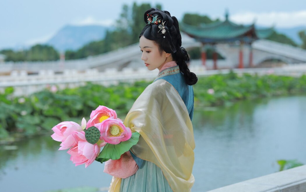 YiTuYu艺图语 Vol.2223 Yu Jin