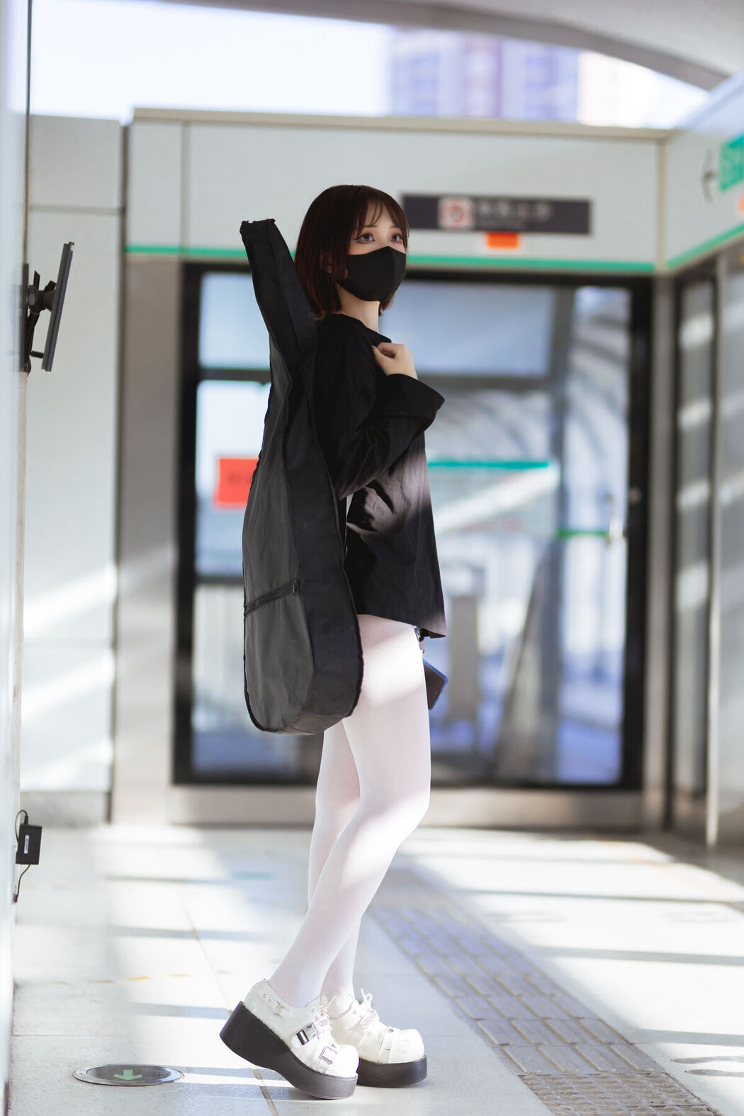 Coser@洛桑w伊梓 – 地铁吉他
