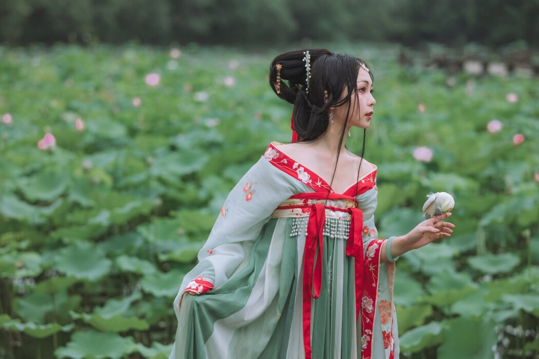 YiTuYu艺图语 Vol.2228 Qian Mo Hong Chen
