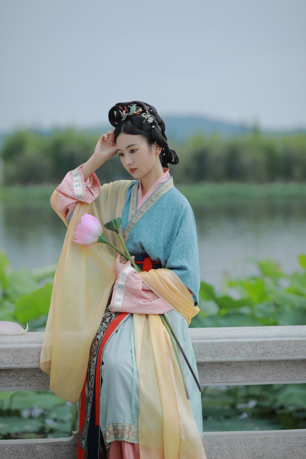 YiTuYu艺图语 Vol.2223 Yu Jin