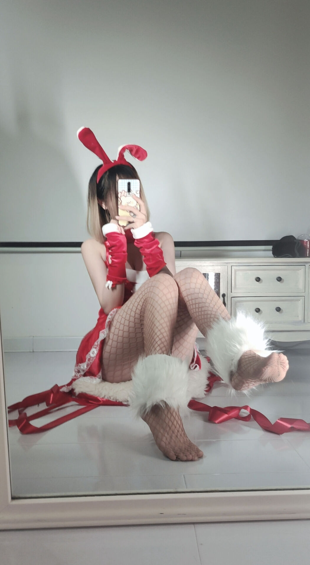 Coser@洛桑w伊梓 – 网袜丝带兔兔
