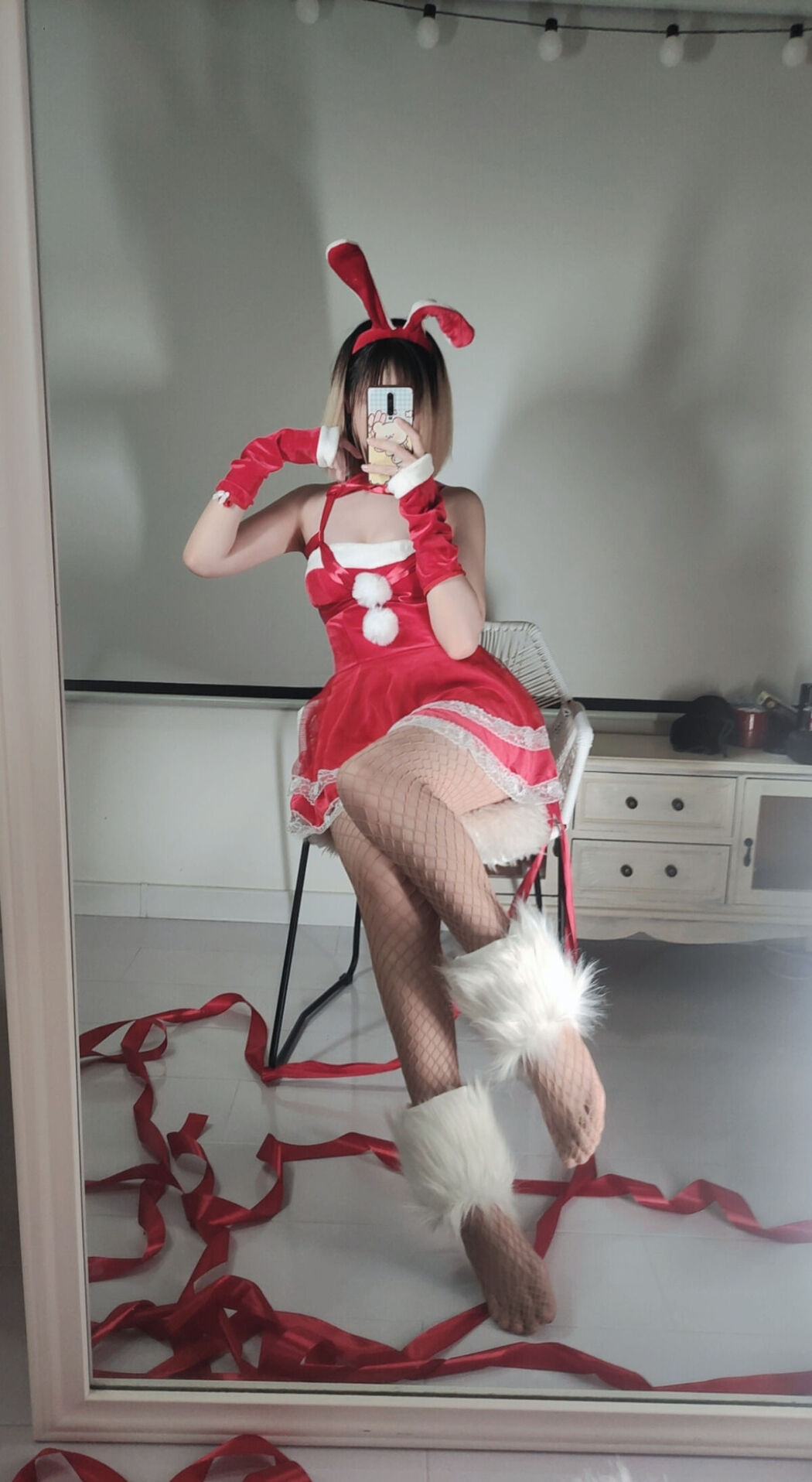 Coser@洛桑w伊梓 – 网袜丝带兔兔
