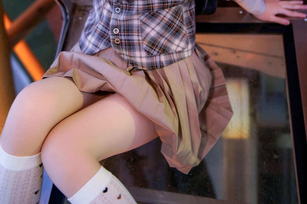 Coser@桜桃喵 – 制服摩天轮