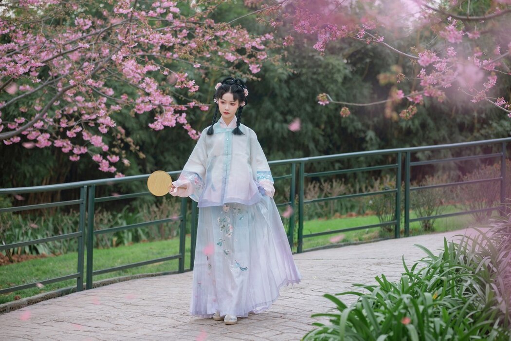 YiTuYu艺图语 Vol.2253 Li Yi Yi