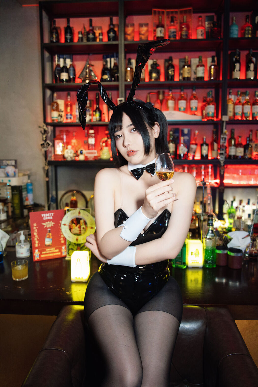 Coser@糖果果Candy – 黑胶兔兔2 Part1