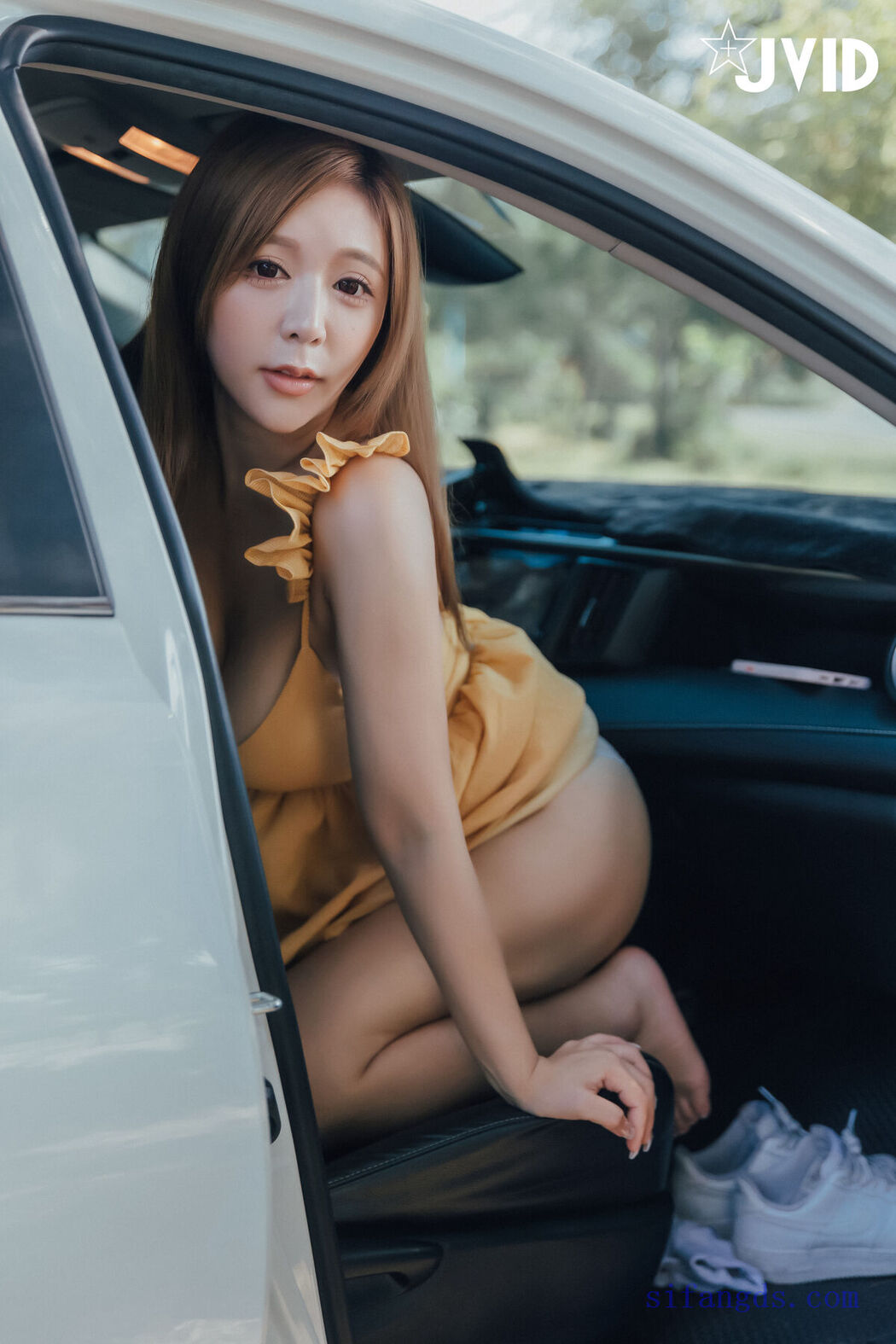 JVID Hon Lei Nai 本壘奈 – 我與本壘奈在車內劇烈搖晃體驗極致快感 Part1