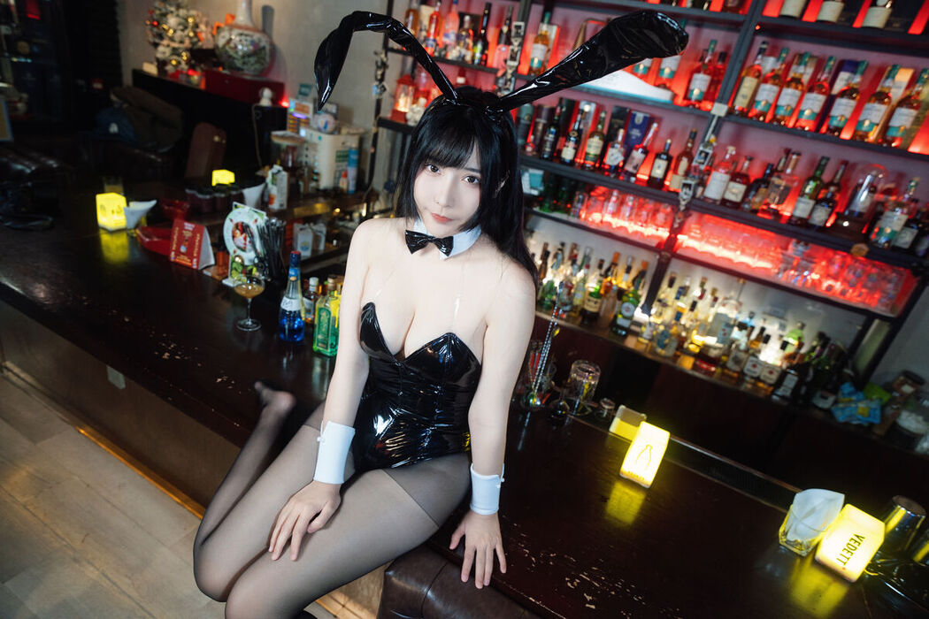 Coser@糖果果Candy – 黑胶兔兔2 Part2